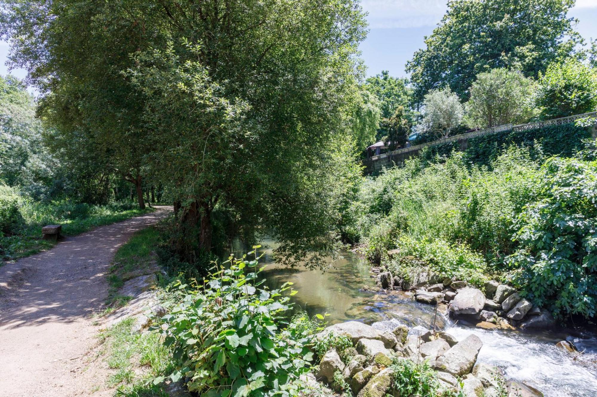 Hermoso Molino Restaurado A Pie Del Rio En Vigo Exteriör bild
